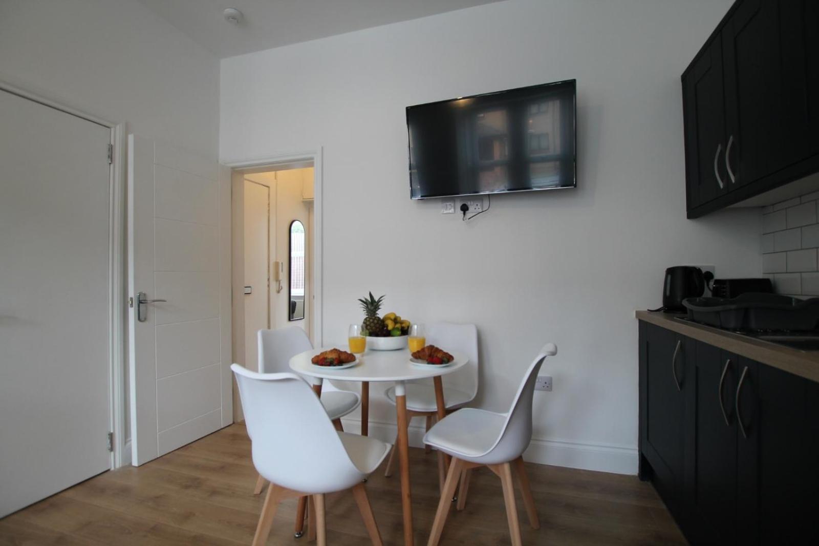 Superb One Bedroom Apartment In Dundee Kültér fotó